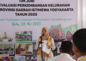 Perwakilan Tim Juri Lomba Kelurahan Tingkat DIY, Rini Sri Wahyuni, S.E., M.M saat memberikan sambutan.