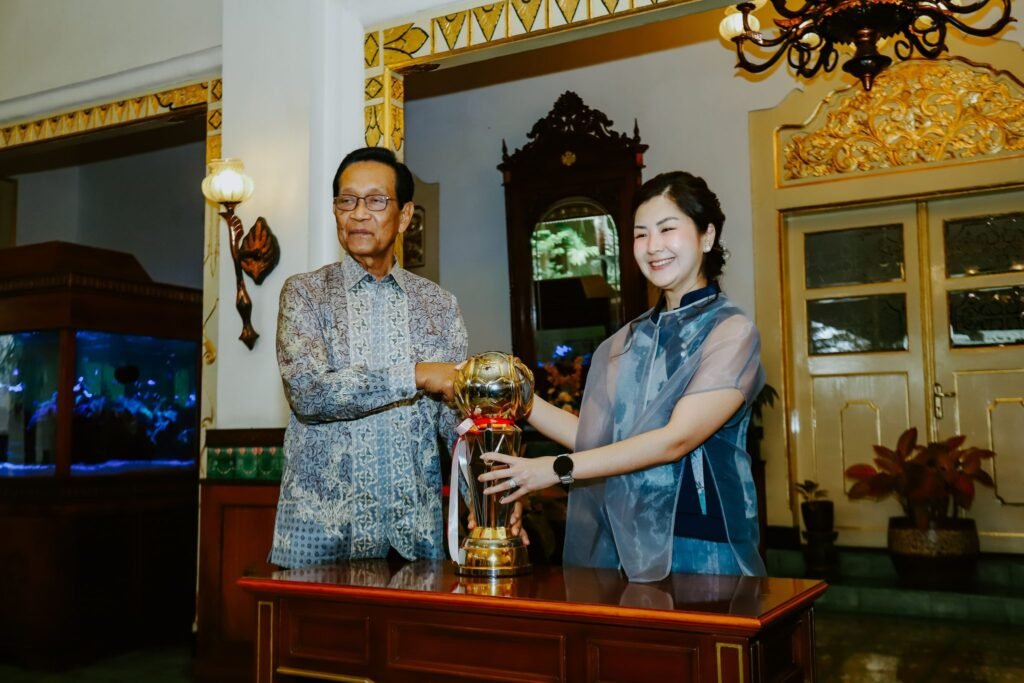 Yuliana Tasno saat bersilaturahmi dengan Gubernur Daerah Istimewa Yogyakarta, Sri Sultan Hamengku Buwono X, pada Selasa (10/6) pukul 11.30 WIB