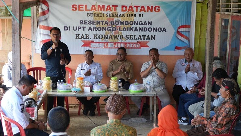 Bupati Sleman, Harda Kiswaya, beserta jajaran berjumlah 17 orang plus anggota DPR RI Daerah Pemilihan DIY dari PAN, Totok Daryanto, pada Selasa (17/6/2025) lalu terbang menuju Kabupaten Konawe Selatan untuk mengetahui lebih detail tentang permasalahan yang menimpa para transmigran asal Bumi Sembada.