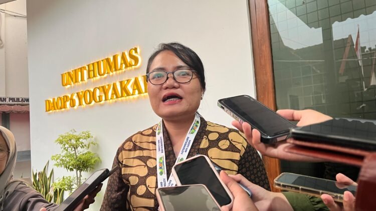 Manager Humas KAI Daop 6 Yogyakarta, Feni Novida Saragih