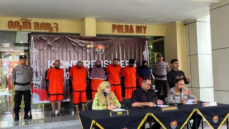 Polda DIY merilis para tersangka dugaan mafia tanah yang menimpa Mbah Tupon, Jumat (20/6/2025)