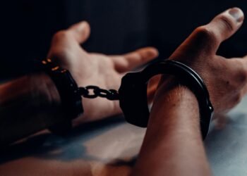 ilustrasi ditangkap tangan diborgol