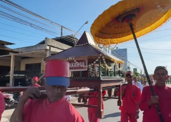 Tradisi Ngarak Siwur di Kapanewon Imogiri yang digelar sebagai pembuka tradisi adat Nguras Enceh. [instagram/Pemkab Bantul]