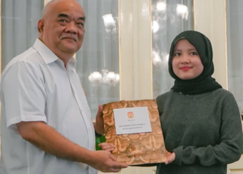 Wakil Gubernur DIY KGPAA Paku Alam X memberi dukungan kepada atlet catur Shafira Devi Herfesa