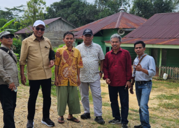 Bupati Sleman bersama anggota DPR RI Totok Daryanto bertemu dengan transmigran asal Sleman di Kabupaten Konawe Selatan