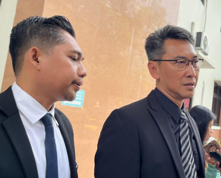 Kuasa Hukum Universitas Gadjah Mada (UGM) Ariyanto memberikan keterangan kepada awak media terkait sidang lanjutan perkara perdata dugaan ijazah palsu Jokowi di Pengadilan Negeri Sleman, Selasa (3/6/2025)