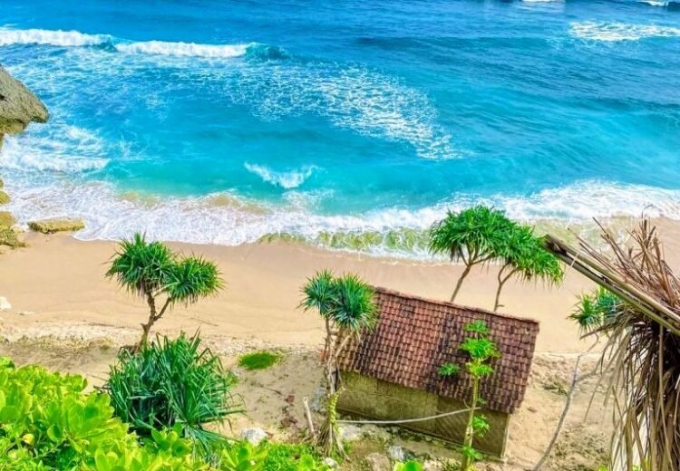 Keraton Yogyakarta Akan Tertibkan Kawasan Pantai Sanglen dalam Dua Pekan