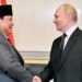 Presiden Republik Indonesia Prabowo Subianto dan Presiden Federasi Rusia Vladimir Putin bertemu dalam suasana hangat dan penuh keakraban di Istana Konstantinovsky, St. Petersburg, pada Kamis, 19 Juni 2025. Foto: BPMI Setpres/Laily Rachev