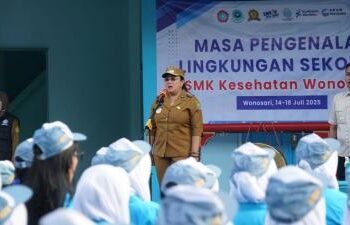 Bupati Gunungkidul Endah Subekti membuka kegiata MPLS pertama di SMK Keswari