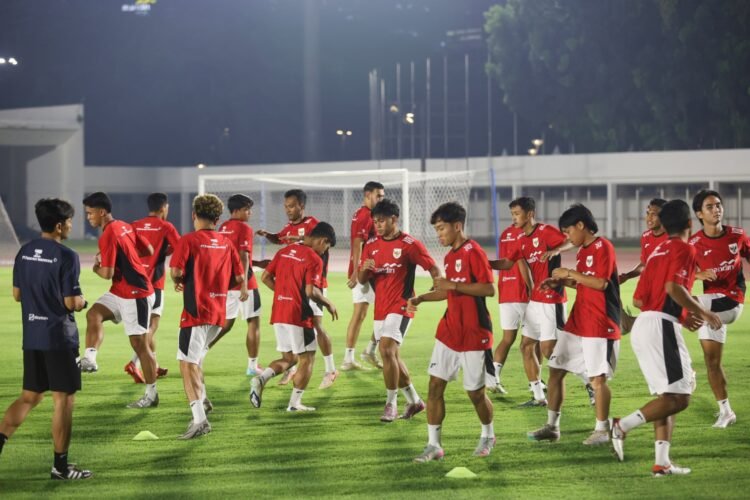 Pemain Timnas Indonesia U-23 saat pemusatan latihan di Jakarta yang dipimpin Coach Gerald Vanenburg jelang ASEAN U23 Championship 2025 di Indonesia/ (dok.X-@@erickthohir)