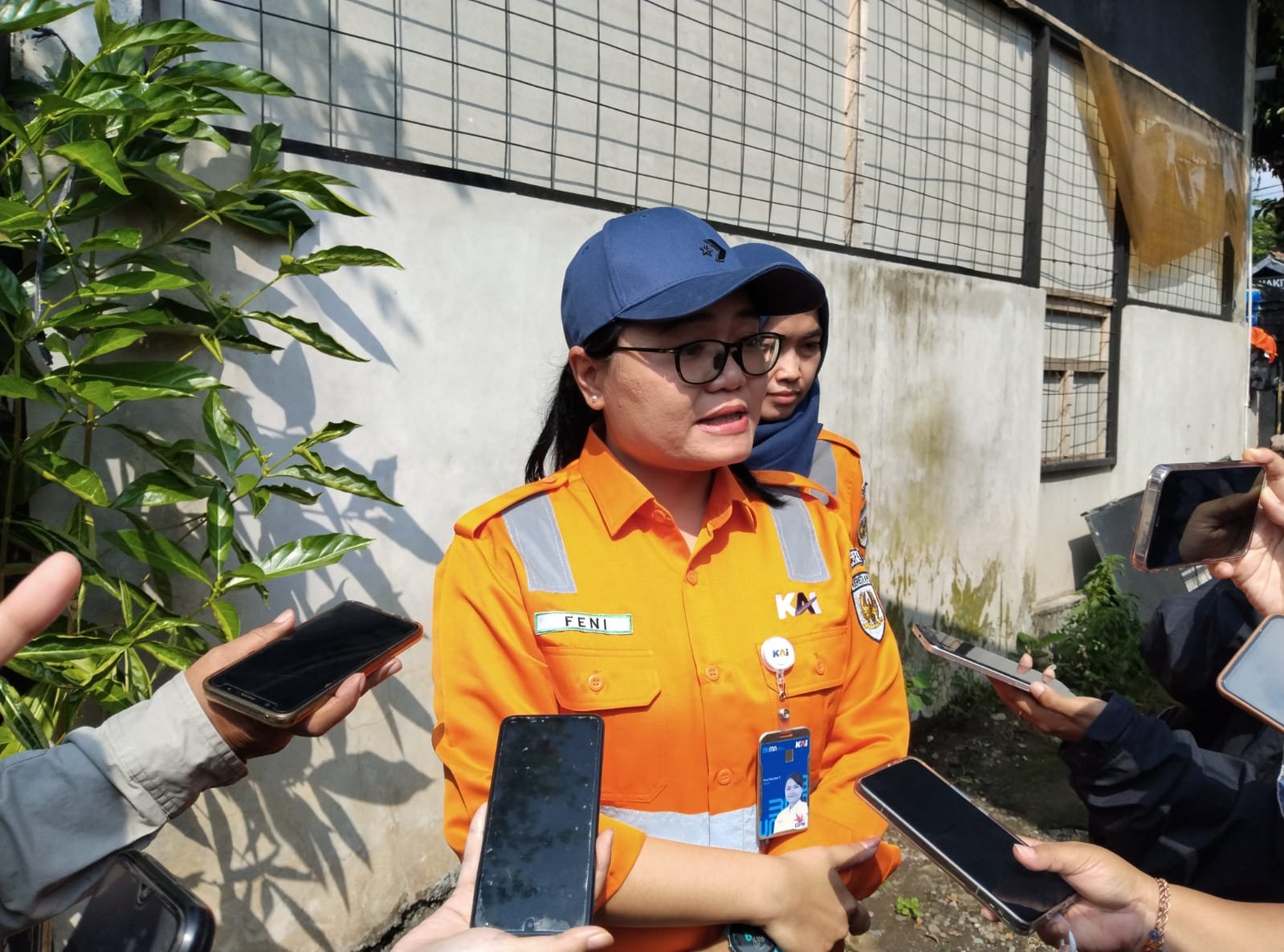 Humas PT KAI Daop 6 Yogyakarta, Feni Novida Saragih memberikan keterangan terkait upaya pengosongan paksa terhadap rumah di kawasan Stasiun Lempuyangan