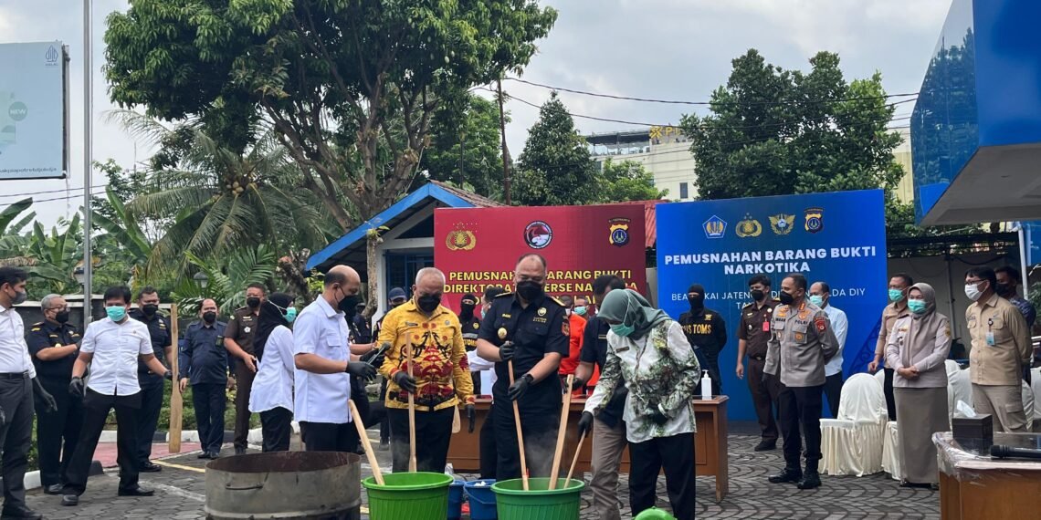 Bea Cukai bersama Polda DIY melakukan pemusnahan barang bukti penyelundupan sabu melalui bandara YIA
