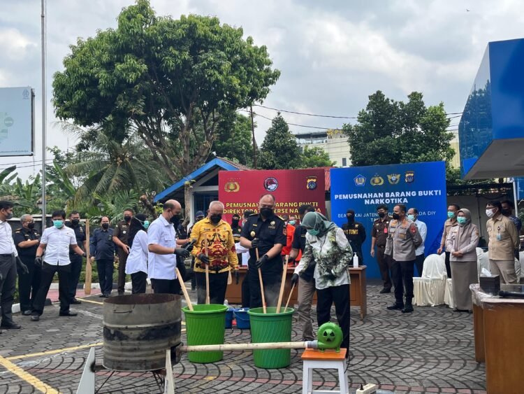 Bea Cukai bersama Polda DIY melakukan pemusnahan barang bukti penyelundupan sabu melalui bandara YIA