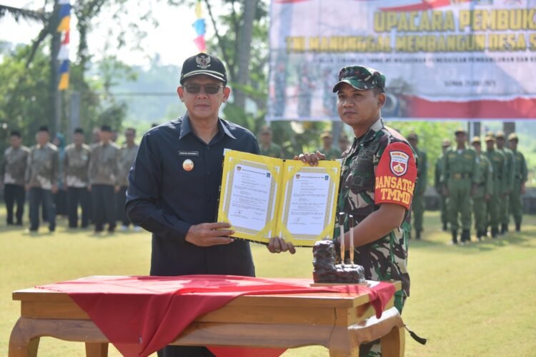 Wakil Bupati Sleman, Danang Maharsa membuka Program Tentara Manunggal Membangun Desa (TMMD) Sengkuyung Tahap III Tahun 2025