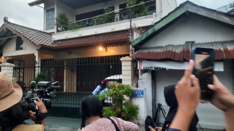 Suasana rumah almarhum diplomat muda Kemenerian Luar Negeri (Kemenlu) Arya Aru Pangayunan di Banguntapan, Bantul, DIY, saat didatangi wartawan, Selasa (29/7/2025).