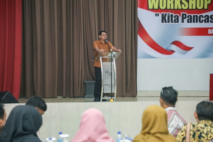 Wakil Bupati Sleman Danang Maharsa mengukuhkan 100 kader Pancasila dari 6 Kalurahan di wilayah Kabupaten Sleman, Rabu (16/7).