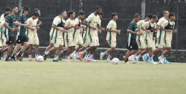 PSS Sleman menggelar game internal sebagai ajang menjaga kebugaran dan kekompakan tim