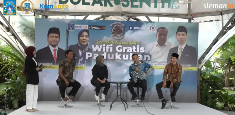 Talkshow Srawung Sleman bertajuk Wi-fi Gratis Padukuhan Benarkah Bermanfaat? yang berlangsung di Bulak Senthe Resto