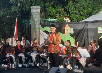 Wali Kota Yogyakarta Hasto Wardoyo saat membuka acara Gebyar Bhineka dan Potensi UMKM, di Kelurahan Patehan, Kraton, Kota Yogyakarta, DIY Jumat (8/8/2025)