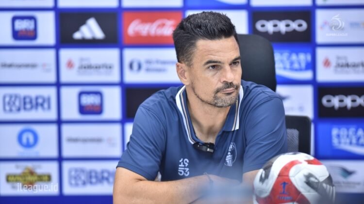 Pelatih Persita Tangerang, Carlos Pena