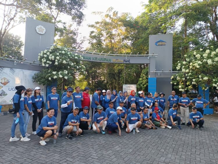 Meriah! Jalan Sehat Sahabat Profesor Sambut HUT RI dan Syukuran Guru Besar UMBY