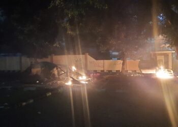 Aksi Demo di Mapolda DIY Ricuh, Mobil Terbakar dan Fasilitas Rusak