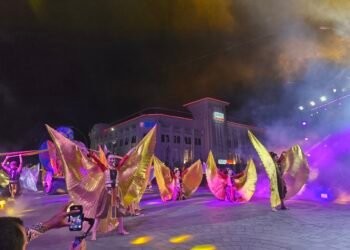 Penampilan para penari di Indonesian Street Performance Jogja Cross Culture: Nusantara Menari yang digelar di kawasan Malioboro, Yogyakarta, Rabu (6/8/2025). (dok.Humas Pemkot Yogyakarta)