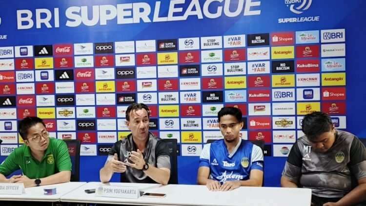 Pelatih kepala PSIM, Jean-Paul Van Gastel. (ligaindonesiabaru.com)