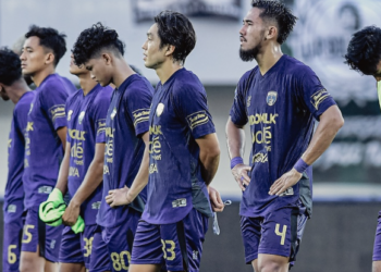 Ekspresi para pemain Persita Tangerang usai menelan kekalahan saat menghadapi Madura United di lanjutan Super League 2025/2026