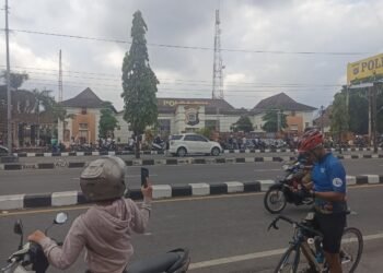 Situasi di depan Mapolda DIY pascakericuhan yang terjadi sejak Jumat (29/8/2025) petang.