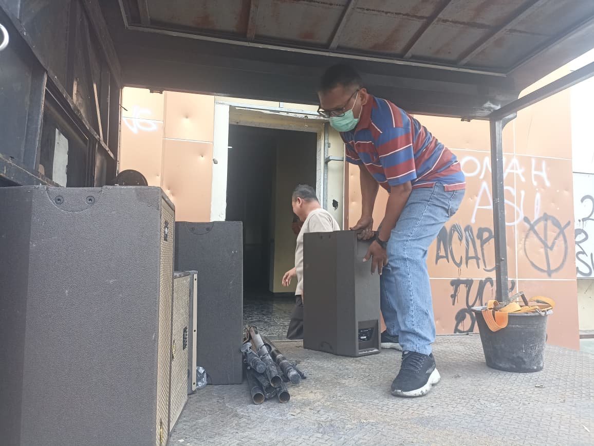 Situasi Mapolda DIY pascakericuhan yang terjadi sejak Jumat (29/8/2025) petang. [populi.id/Gregorius Bramantyo]