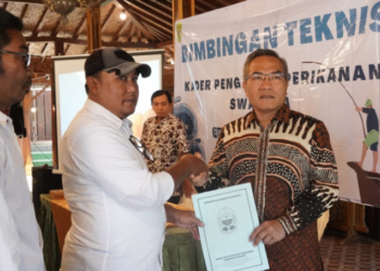 Bupati Bantul Abdul Halim Muslih melantik kader pengawas perikanan Swayada di Omah Sawah, Kamis (7/8/2025)