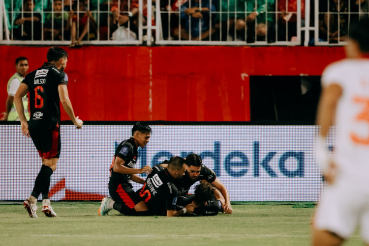 Para pemain Bali United merayakan gol yang dilesakkan ke gawang Malut United, Jumat (15/8/2025)