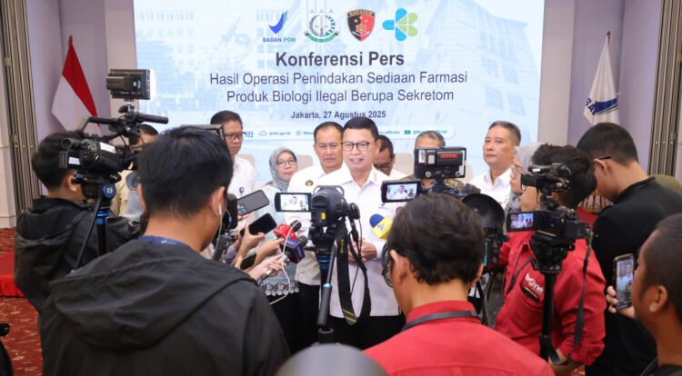 BPOM bersama Badan Reserse Kriminal (Bareskrim) Polri mengungkap peredaran produk biologi ilegal berupa sekretom senilai Rp230 miliar di Magelang, Jawa Tengah. (dok.pom.go.id)