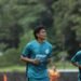 Penggawa PSS Sleman Fachruddin dan Ferrel berlatih terpisah dengan para pemain lainnya.
