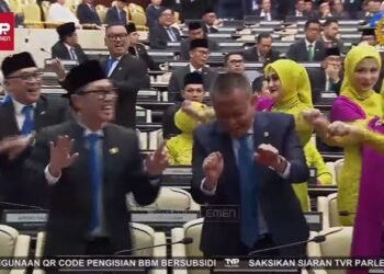 Sejumlah anggota Dewan Perwakilan Rakyat (DPR) RI asyik berjoget usai sidang tahunan MPR RI (tangkapan layer : YT/TVParlemen)