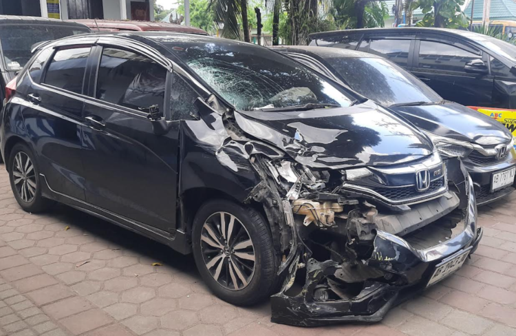mobil yang terlibat dalam kecelakaan maut di simpang Bugisan, Wirobrajan, Kota Yogyakarta, Kamis (14/8/2025)