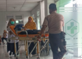 Seorang siswa SMP di Sleman tengah dilarikan ke puskesmas usai diduga keracunan MBG, Rabu (13/8/2025)