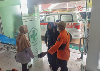 Sejumlah siswa SMP di Sleman yang diduga keracunan usai mengonsumsi MBG tengah dilarikan ke puskesmas terdekat, Rabu (13/8/2025)