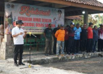 Wakil Bupati Gunungkidul Joko Parwoto pimpin gerakan jumat bersih untuk atasi masalah sampah di wilayahnya