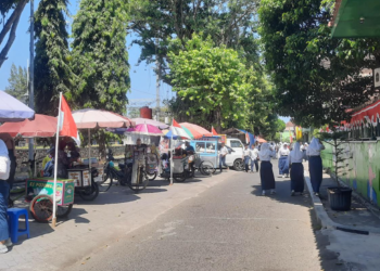 Suasana jalan di dekat lokasi penembakan seorang penjual layangam di sekitar Lapangan Minggiran, Mantrijeron, Kota Yogyakarta, DIY, Rabu (6/8/2025).