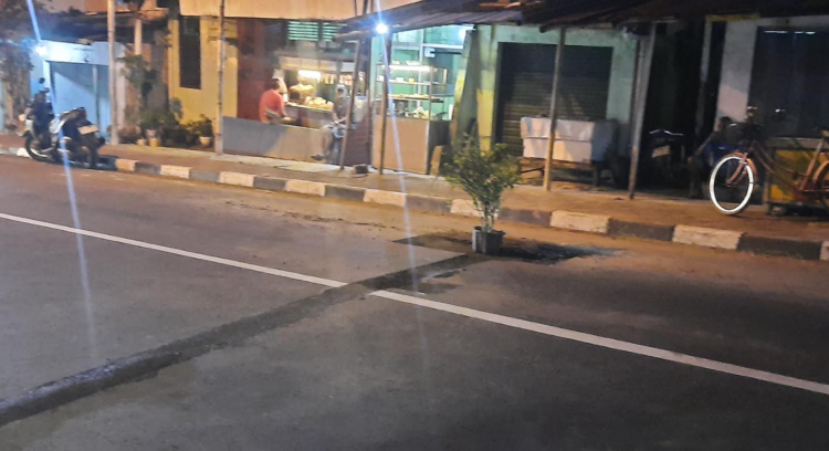 Ruas jalan di Juminahan, Pakualaman dipasangi pot tanaman di titik proyek PDAM