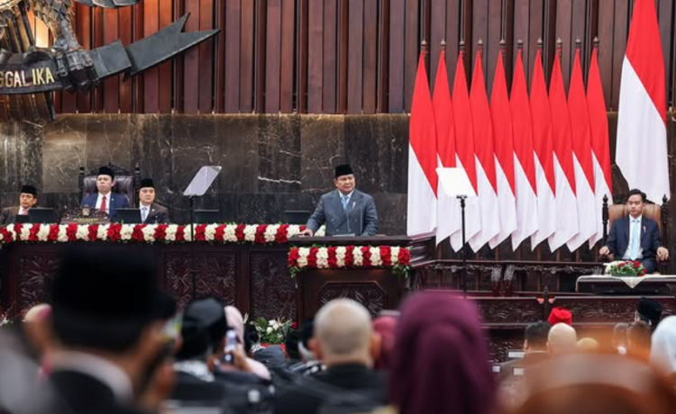 Presiden Prabowo Subianto memberikan pidato kenegaraan dalam Sidang Tahunan di MPR jelang perayaan kemerdekaan ke-80 Republik Indonesia, Jumat (15/8/2025)