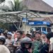 Sejumlah massa di DPRD DIY melakukan aksi damai, Senin (1/8/2025). (Hadid Pangestu)