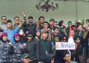 HMI Cabang Yogyakarta Lakukan Aksi Damai di DPRD DIY, Senin (1/9/2025). (Foto: Hadid Pangestu)