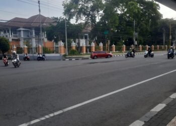 Kondisi Simpang 4 UIN Yogyakarta, Senin (8/9/2025). (Hadid Pangestu)