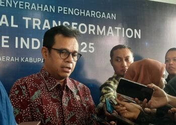 Wakil Menteri Komunikasi dan Digital Nezar Patria saat diwawnacarai di Auditorium Magister Manajemen (MM) UGM, Sleman, DIY, Kamis (18/9/2025).