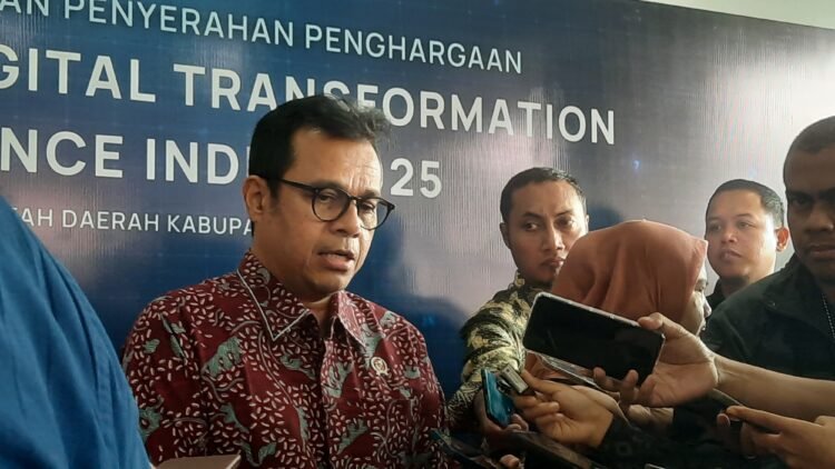 Wakil Menteri Komunikasi dan Digital Nezar Patria saat diwawnacarai di Auditorium Magister Manajemen (MM) UGM, Sleman, DIY, Kamis (18/9/2025).