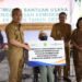 Bupati Bantul Abdul Halim Muslih secara simbolis menyerahkan bansos pemberdayaan masyarakat untuk mengurangi kemiskinan ekstrem di wilayahnya, Senin (15/9/2025)