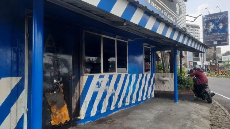 Detik-detik Pos Polisi Monjali Dilempar Bom Molotov, Warga Sempat Lihat Pelaku